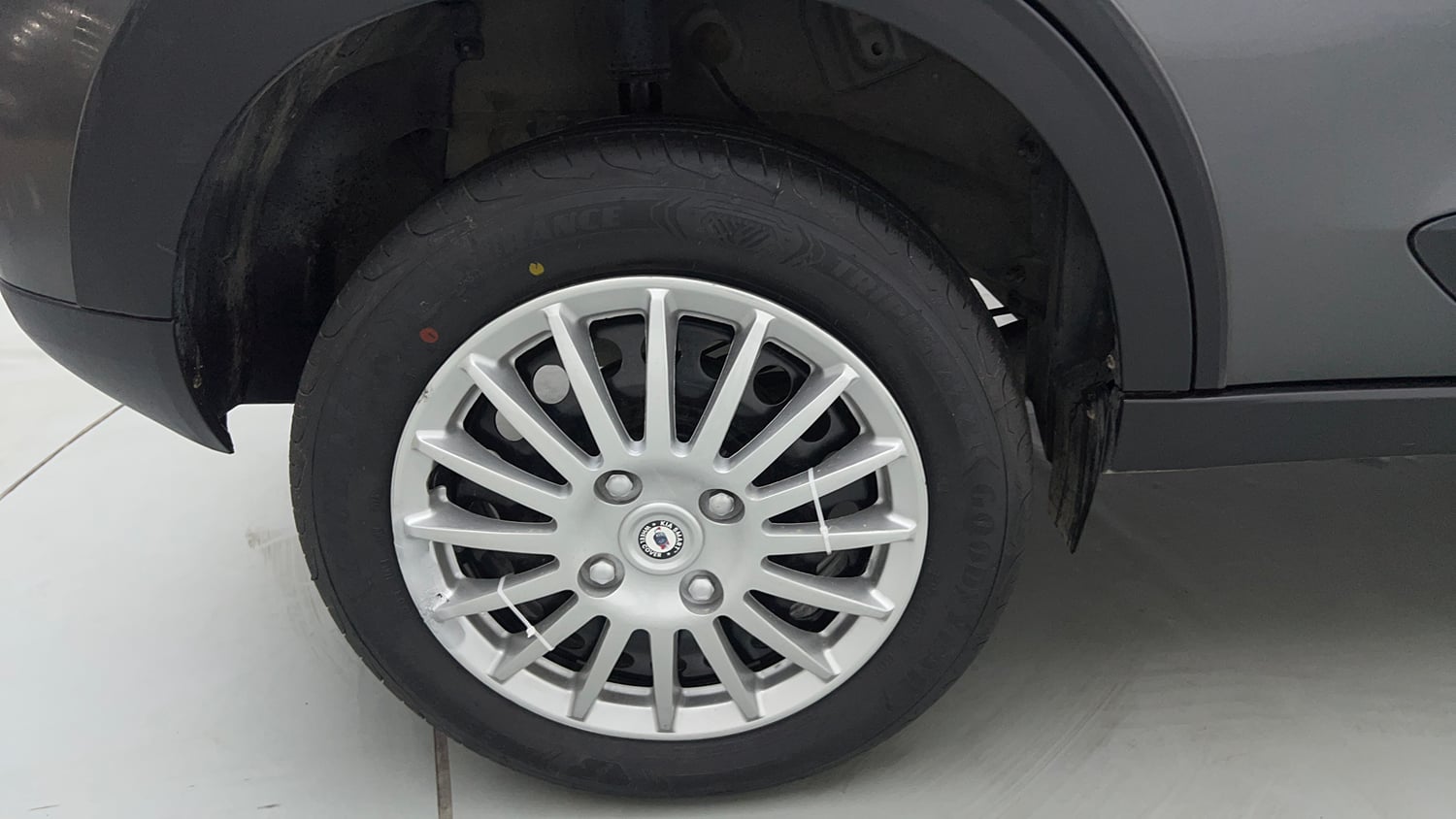 Used 2024 Tata Nexon Smart (O) 1.2 Petrol 5MT Petrol Manual tyres RIGHT REAR TYRE RIM VIEW