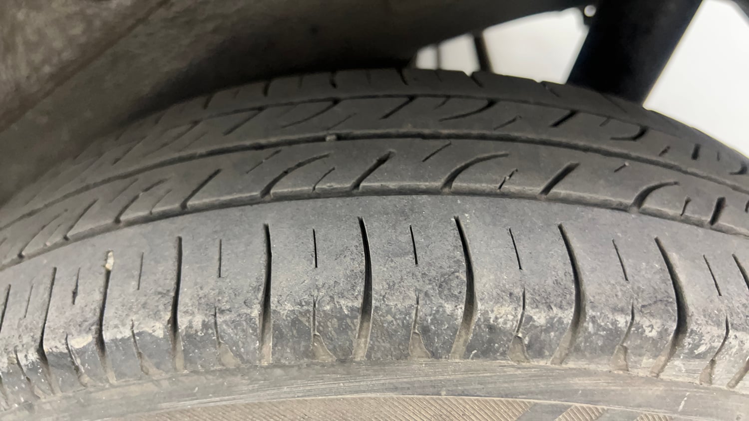 Used 2017 Maruti Suzuki Wagon R LXI CNG Cng Manual tyres LEFT REAR TYRE TREAD VIEW
