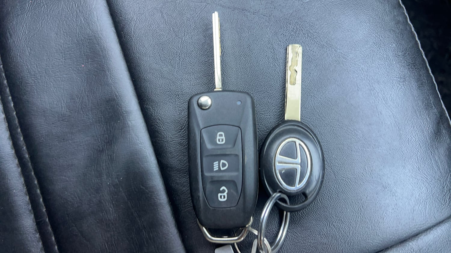 Used 2021 Tata Altroz XM Petrol Petrol Manual extra CAR KEY VIEW