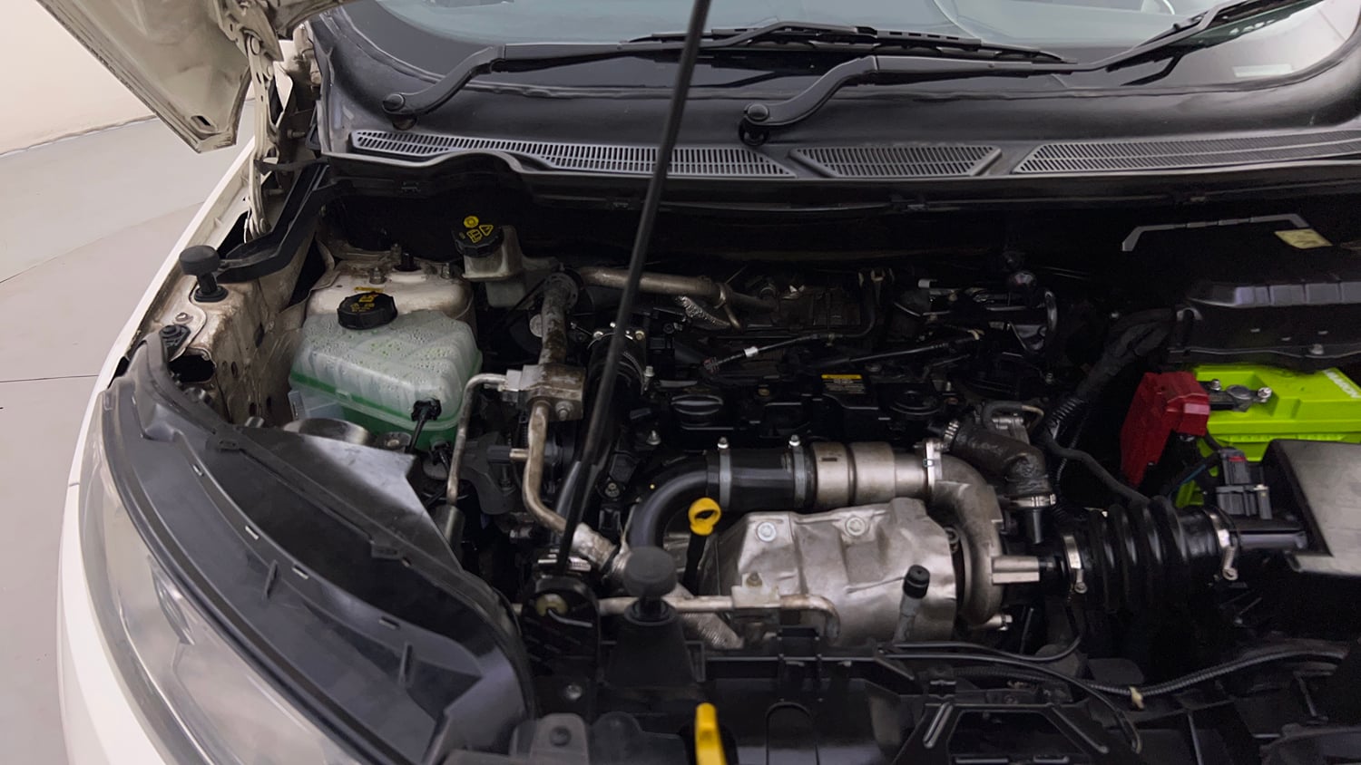 Used 2015 Ford EcoSport Trend 1.5 TDCi Diesel Manual engine ENGINE RIGHT SIDE HINGE & APRON VIEW