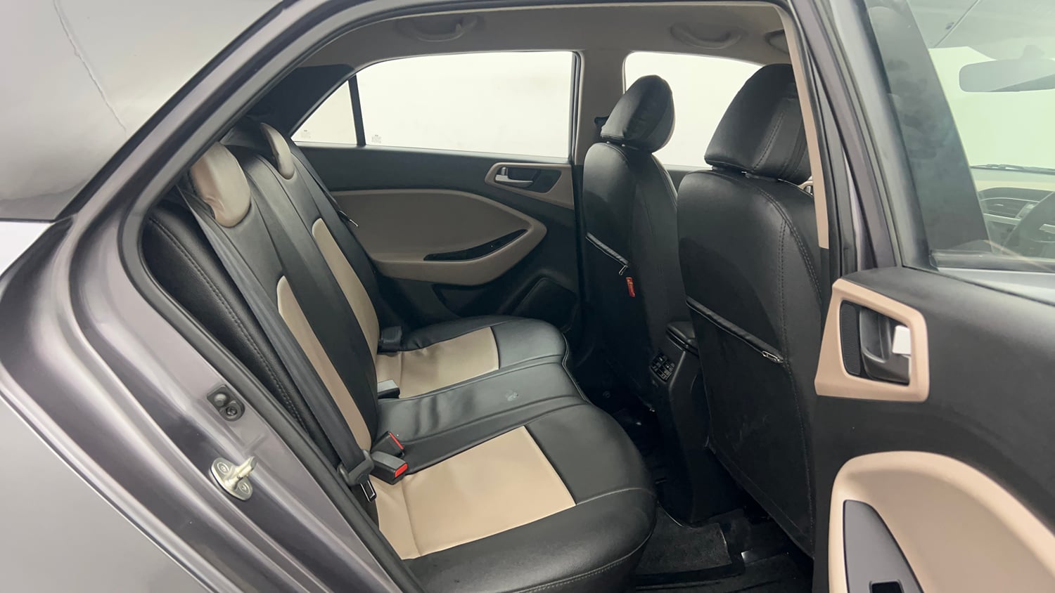 Used 2018 Hyundai Elite i20 Asta 1.2 Petrol Manual interior RIGHT SIDE REAR DOOR CABIN VIEW