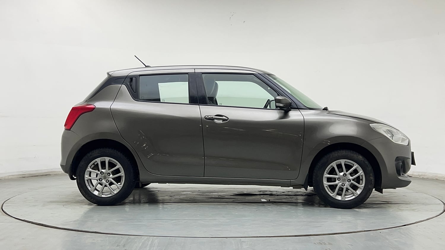 Used 2019 Maruti Suzuki Swift ZXi AMT Petrol Automatic exterior RIGHT SIDE VIEW