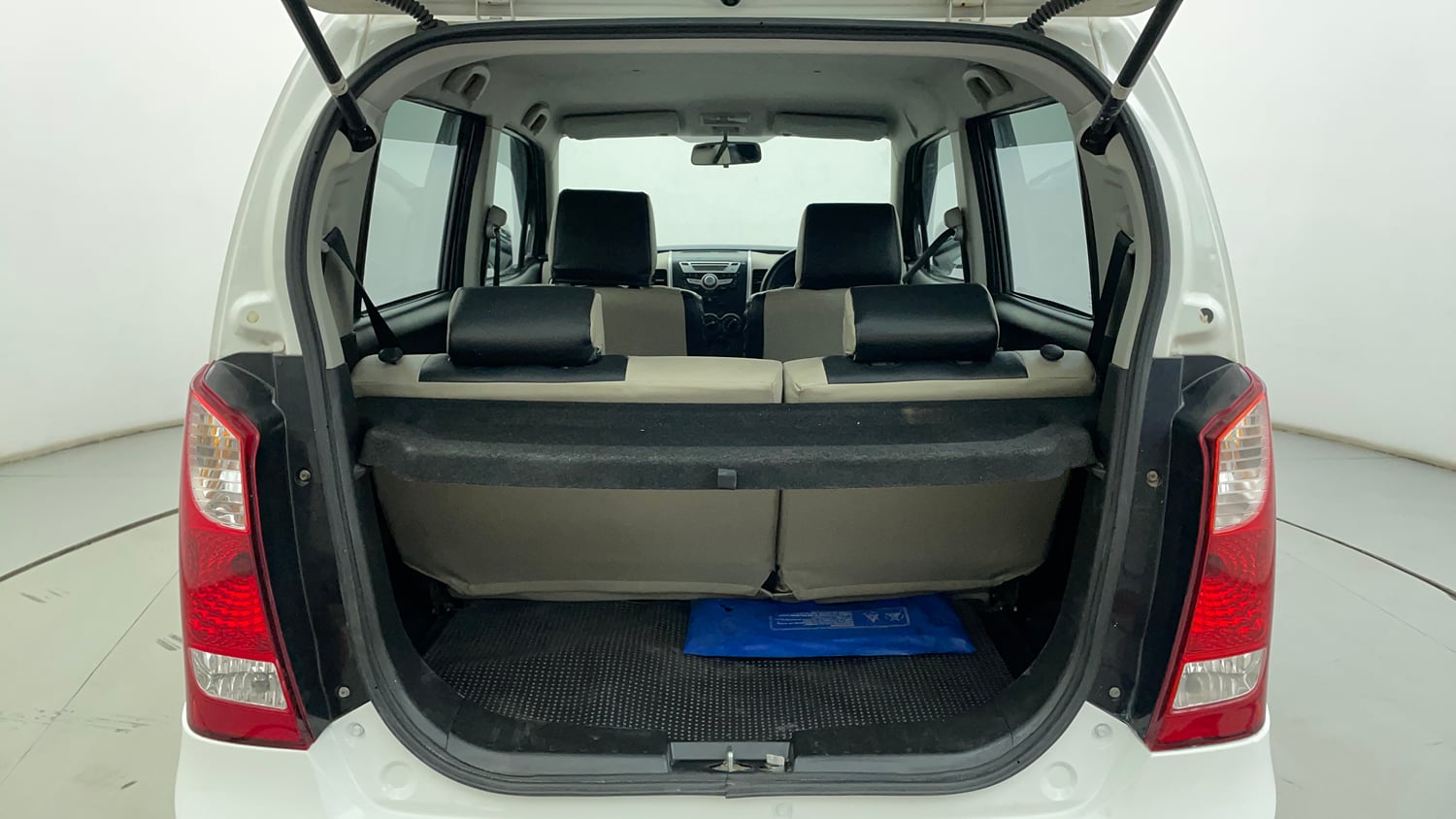 Used 2016 Maruti Suzuki Wagon R VXI Petrol Manual interior DICKY INSIDE VIEW