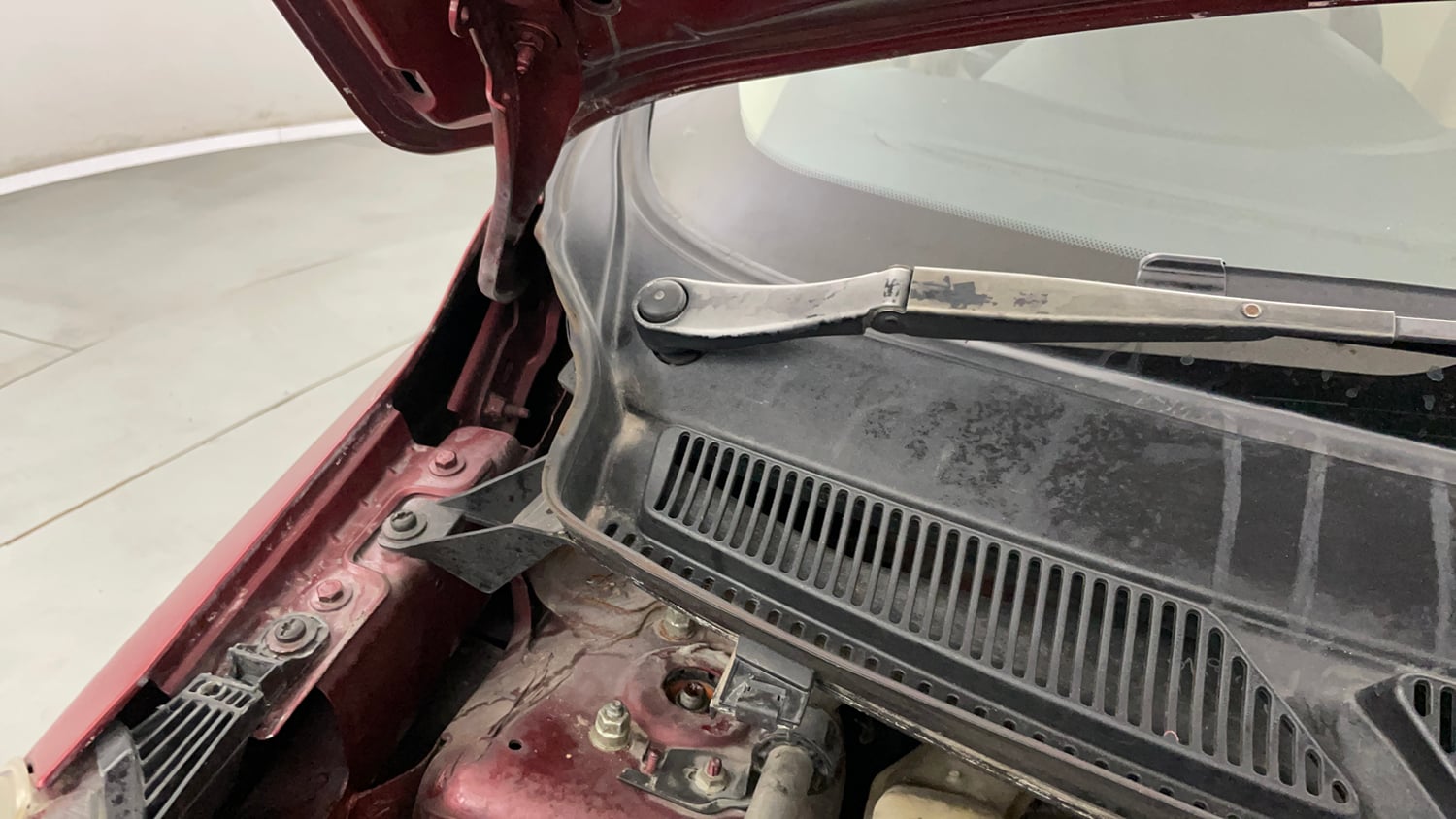 Used 2019 Ford Figo Aspire Titanium 1.2 Ti-VCT Petrol Manual engine ENGINE RIGHT SIDE HINGE & APRON VIEW