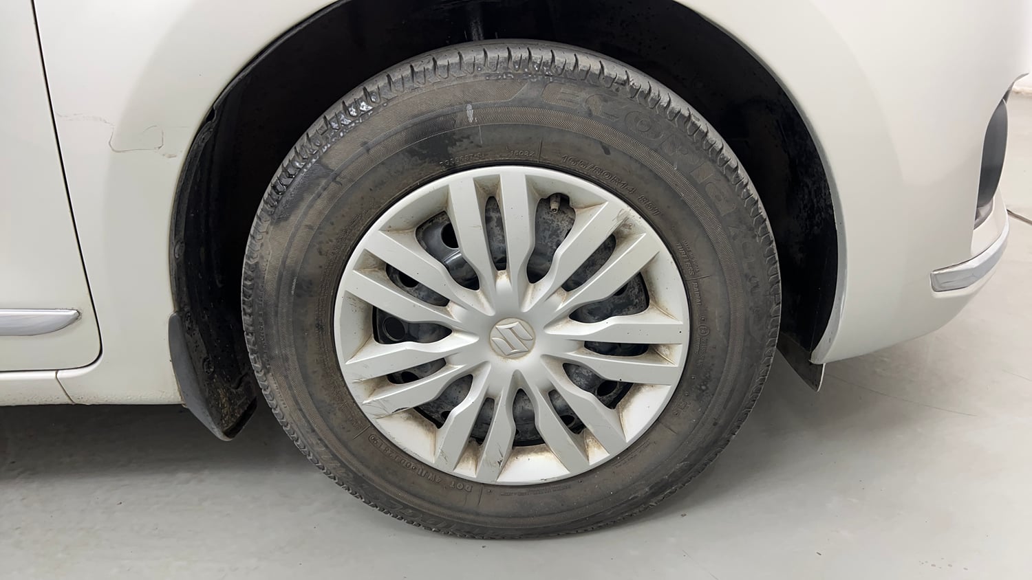 Used 2019 Maruti Suzuki Dzire VXi AMT Petrol Automatic tyres RIGHT FRONT TYRE RIM VIEW
