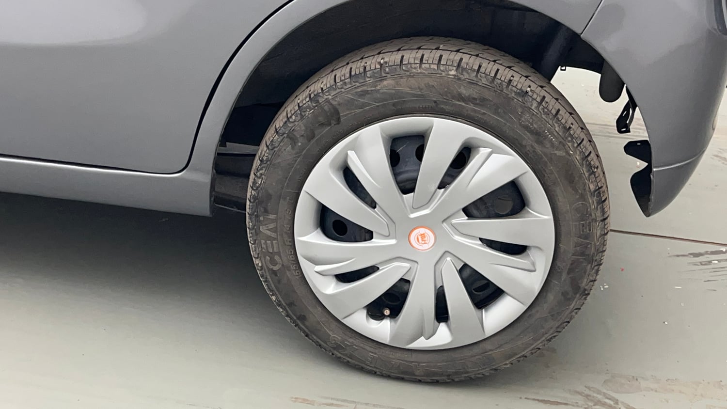 Used 2016 Maruti Suzuki Wagon R VXI Petrol Manual tyres LEFT REAR TYRE RIM VIEW