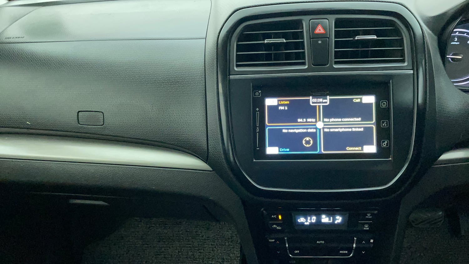 Used 2019 maruti-suzuki Vitara Brezza ZDi Plus AGS Diesel Automatic interior MUSIC SYSTEM & AC CONTROL VIEW