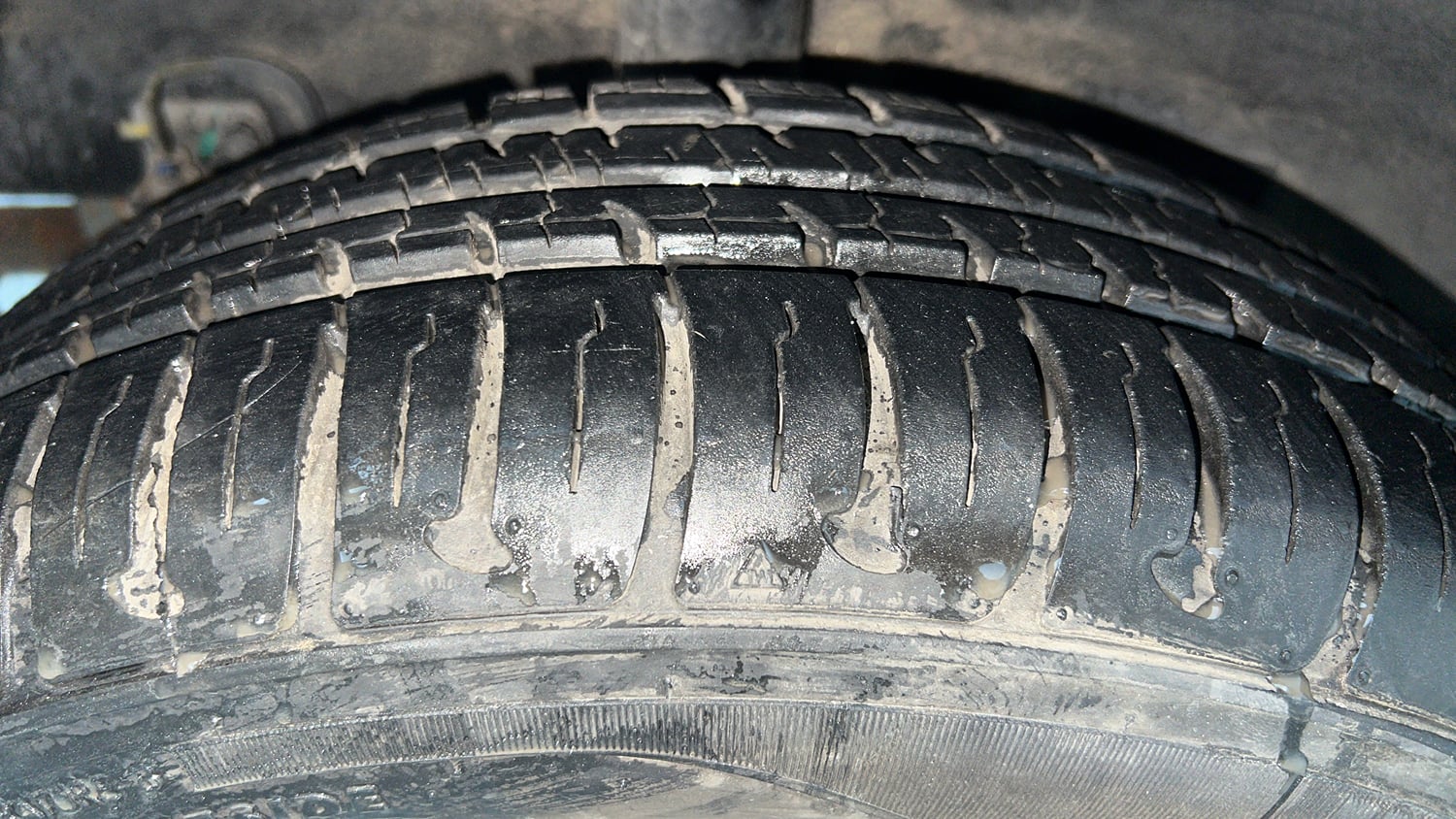 Used 2017 Hyundai Grand i10 Magna 1.2 Kappa VTVT Petrol Manual tyres RIGHT REAR TYRE TREAD VIEW