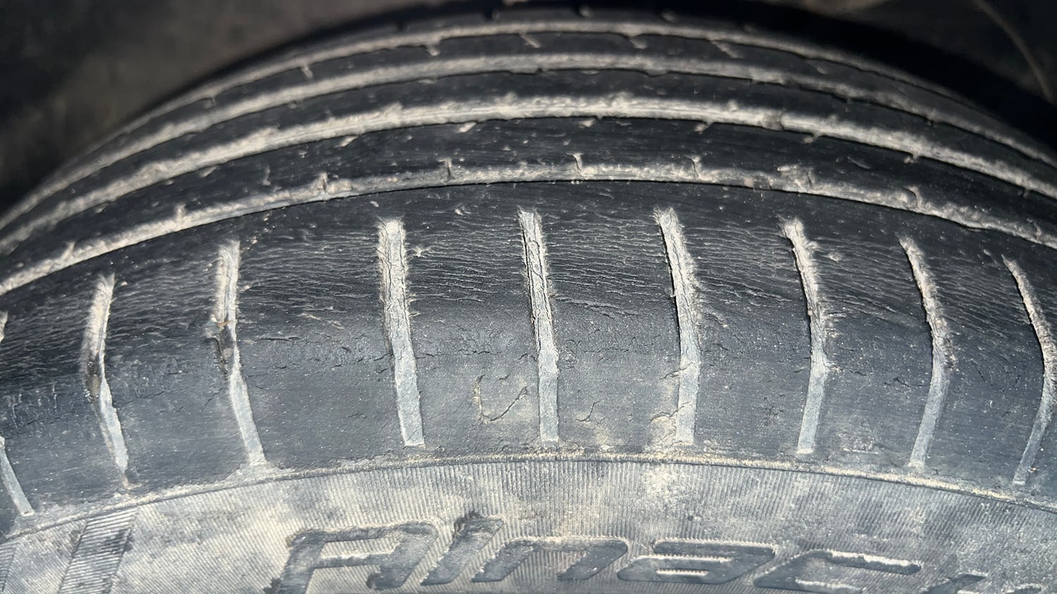 Used 2019 Maruti Suzuki Swift ZXi AMT Petrol Automatic tyres RIGHT FRONT TYRE TREAD VIEW