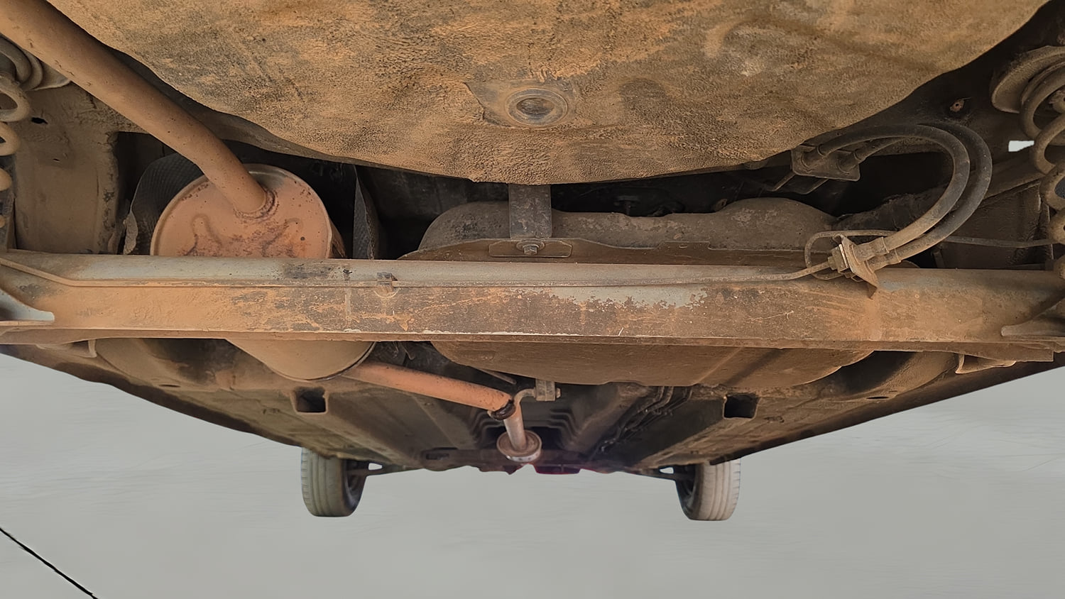 Used 2017 Renault Kwid 1.0 RXT Opt Petrol Manual extra REAR UNDERBODY VIEW (TAKEN FROM REAR)