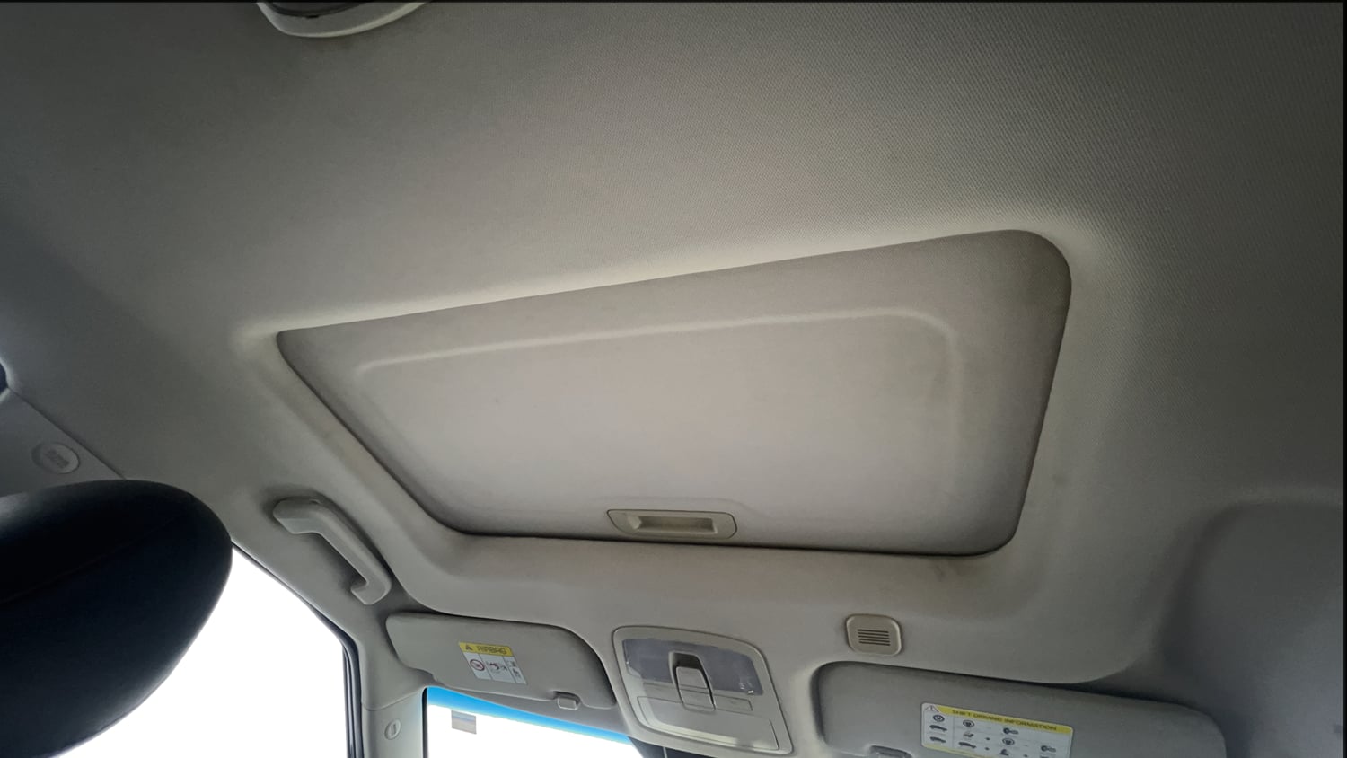 Used 2023 Mahindra XUV400 EL 5S Electric Automatic top_features Sunroof