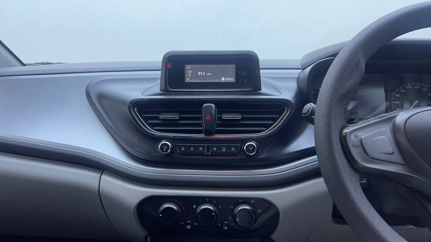 Used 2021 Tata Altroz XM Petrol Petrol Manual interior MUSIC SYSTEM & AC CONTROL VIEW