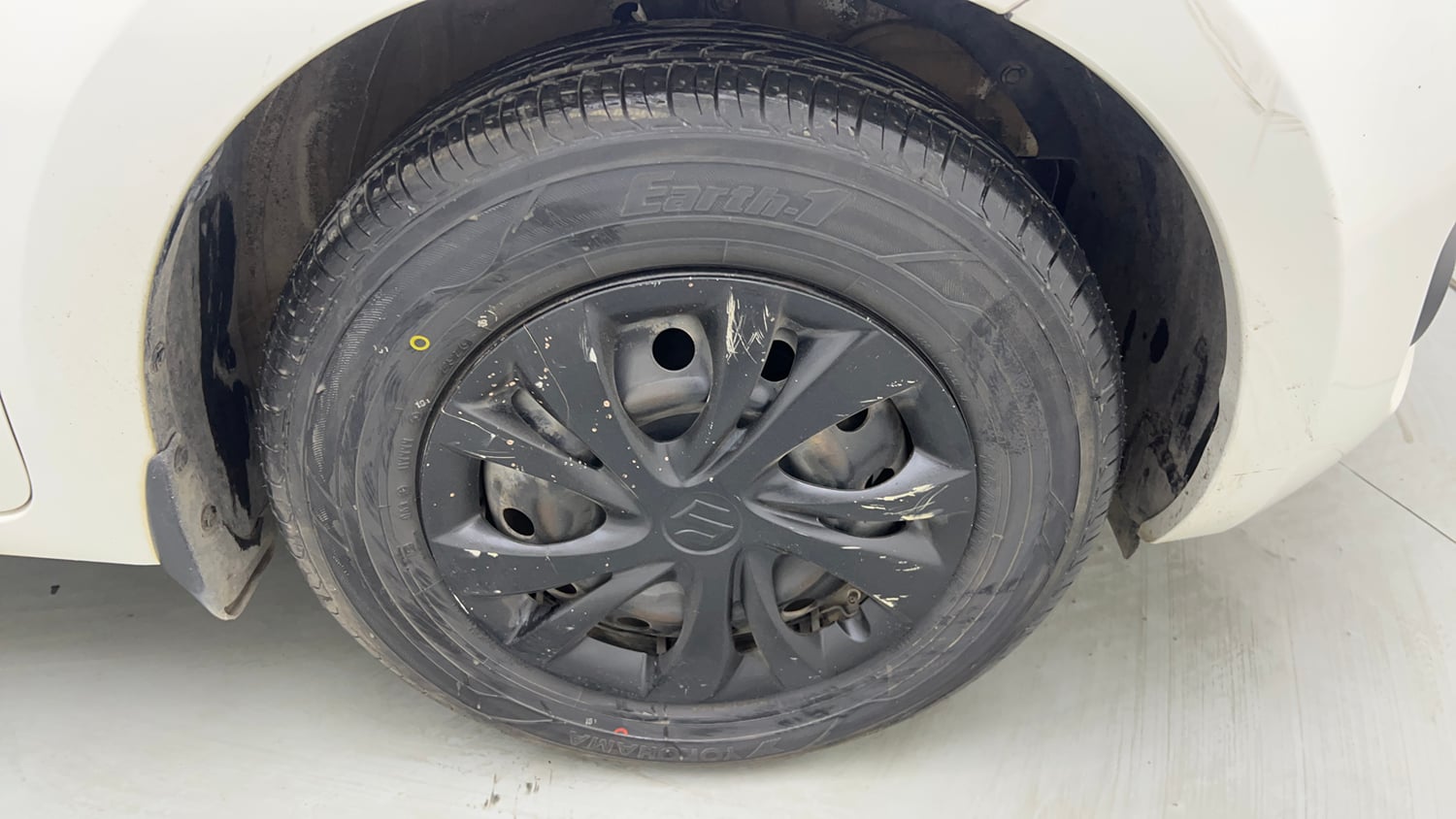 Used 2019 Maruti Suzuki Swift LXi Petrol Manual tyres RIGHT FRONT TYRE RIM VIEW