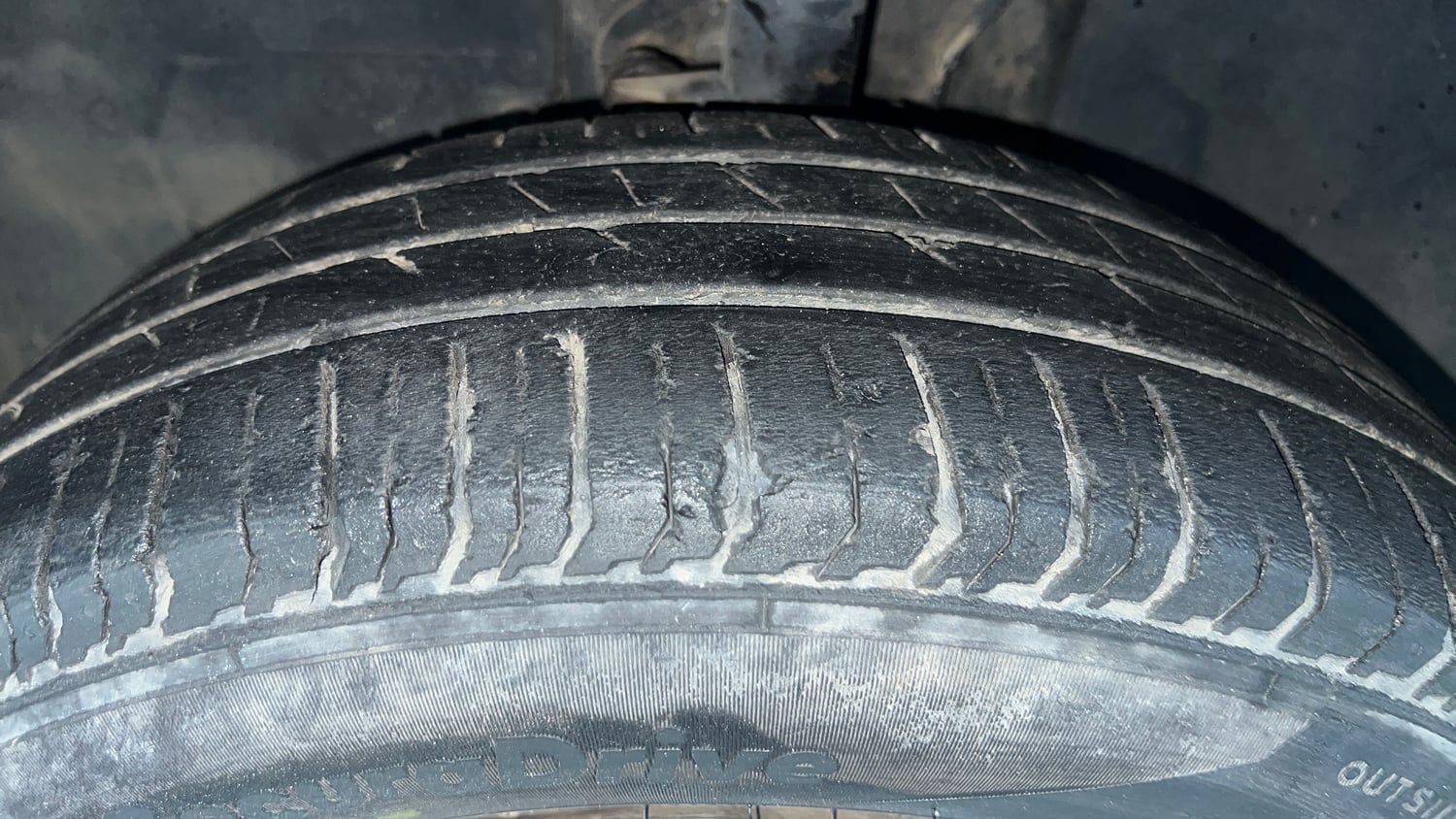Used 2023 Tata Punch Pure MT Petrol Manual tyres LEFT FRONT TYRE TREAD VIEW