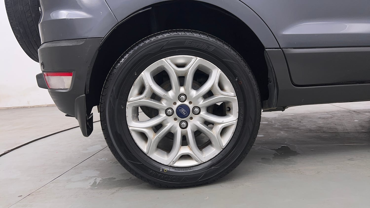 Used 2017 Ford EcoSport Titanium 1.5L TDCi Diesel Manual tyres RIGHT REAR TYRE RIM VIEW