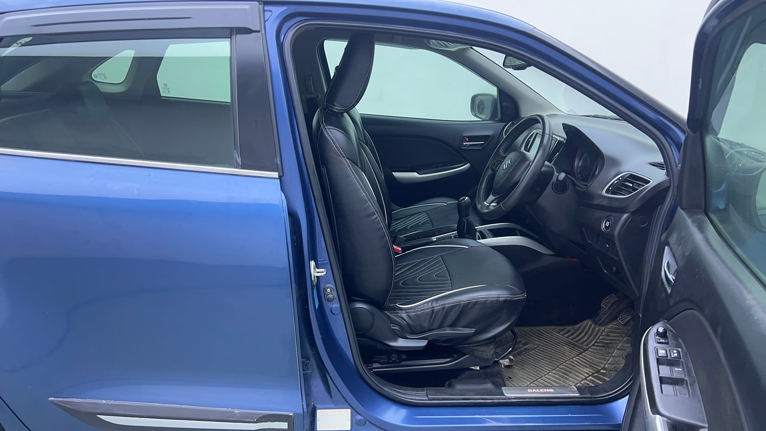 Used 2018 Maruti Suzuki Baleno Alpha 1.2 Petrol Manual interior RIGHT SIDE FRONT DOOR CABIN VIEW