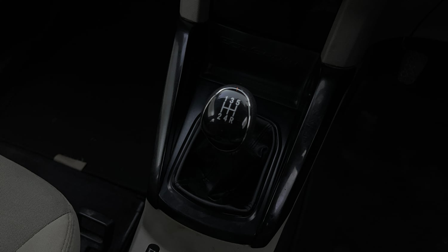 Used 2015 Ford EcoSport Trend 1.5 TDCi Diesel Manual interior GEAR  KNOB VIEW