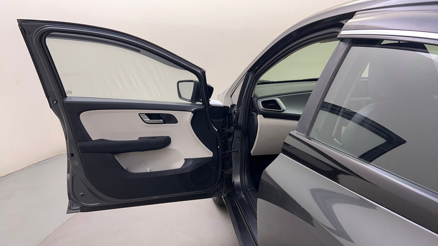 Used 2022 Tata Altroz XZ Plus Diesel Diesel Manual interior LEFT FRONT DOOR OPEN VIEW