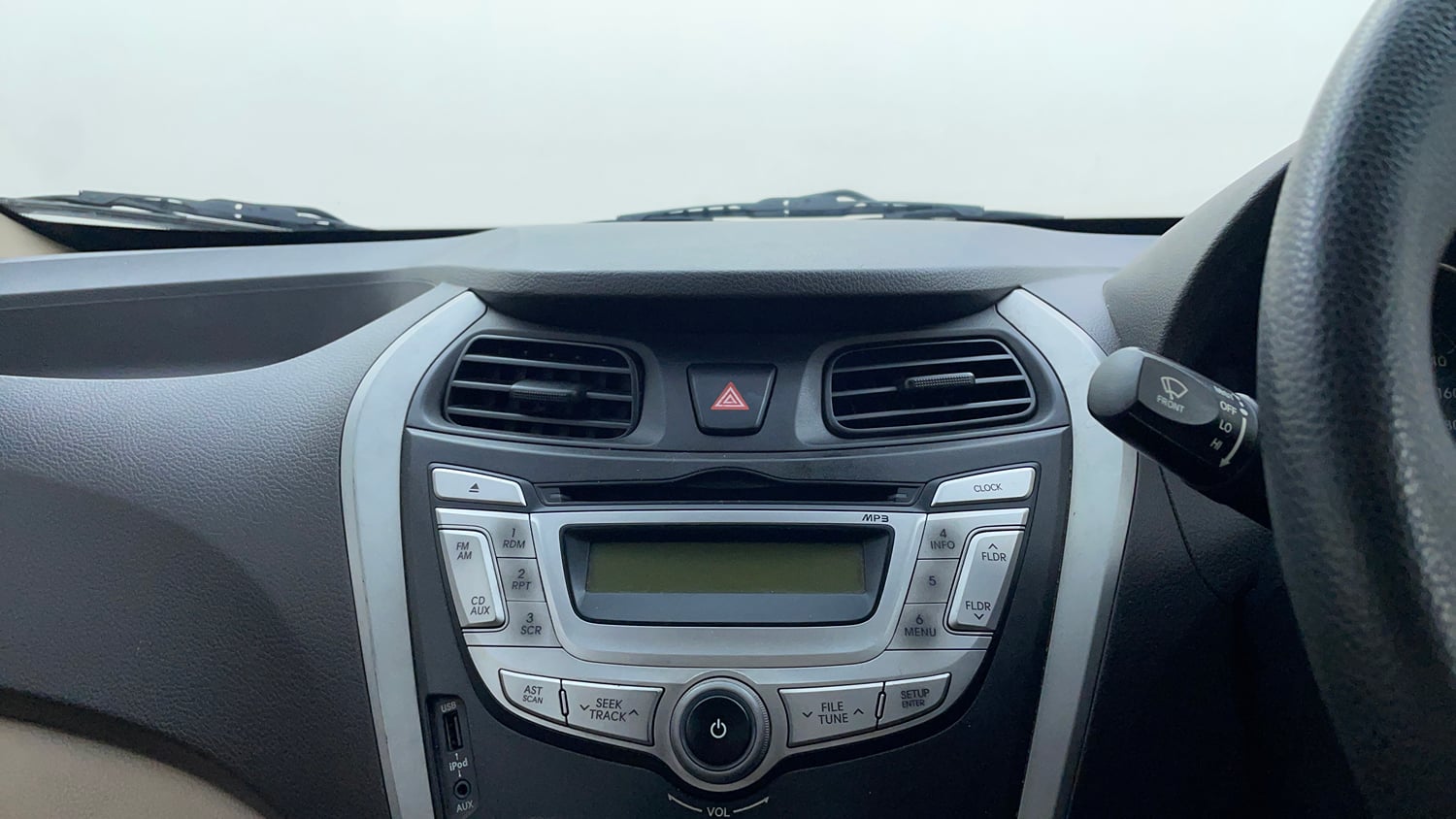 Used 2012 Hyundai Eon Magna + Petrol Manual top_features Integrated (in-dash) music system