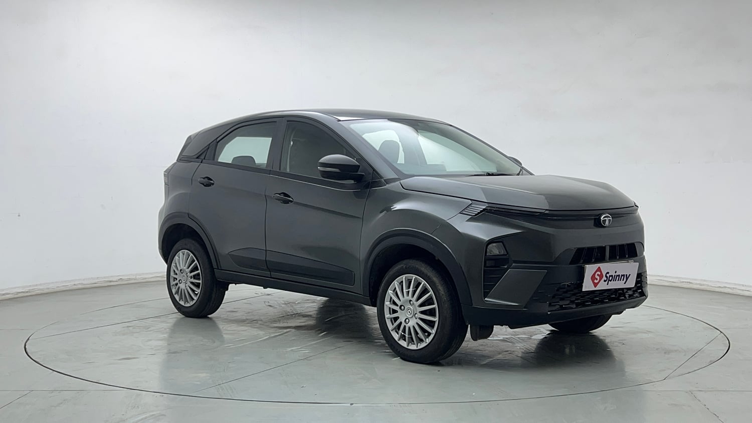 Used 2024 Tata Nexon Smart (O) 1.2 Petrol 5MT Petrol Manual exterior RIGHT FRONT CORNER VIEW