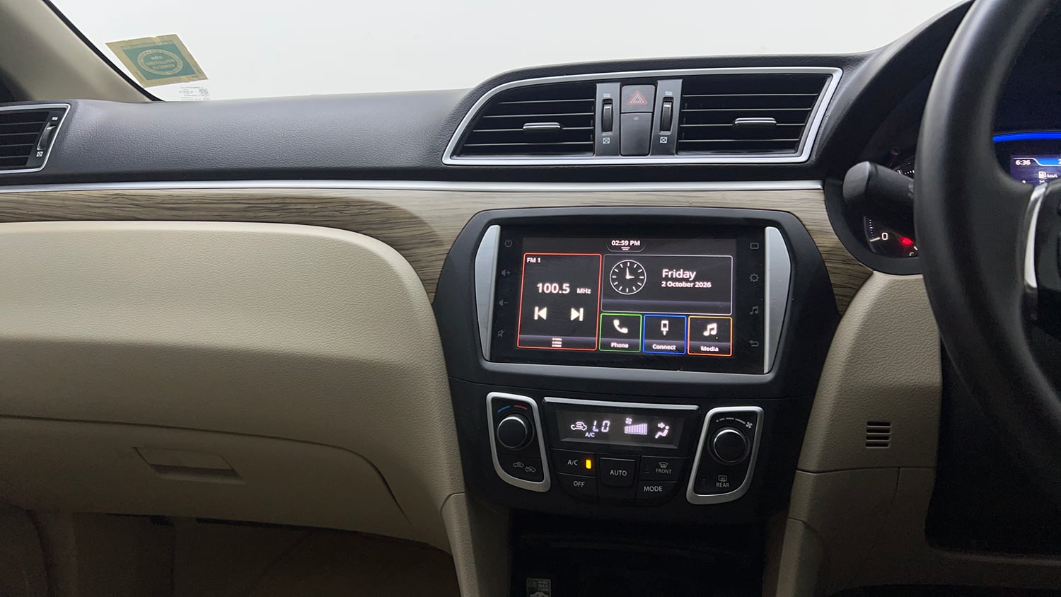 Used 2022 Maruti Suzuki Ciaz Alpha 1.5 AT Petrol Automatic top_features Integrated (in-dash) music system