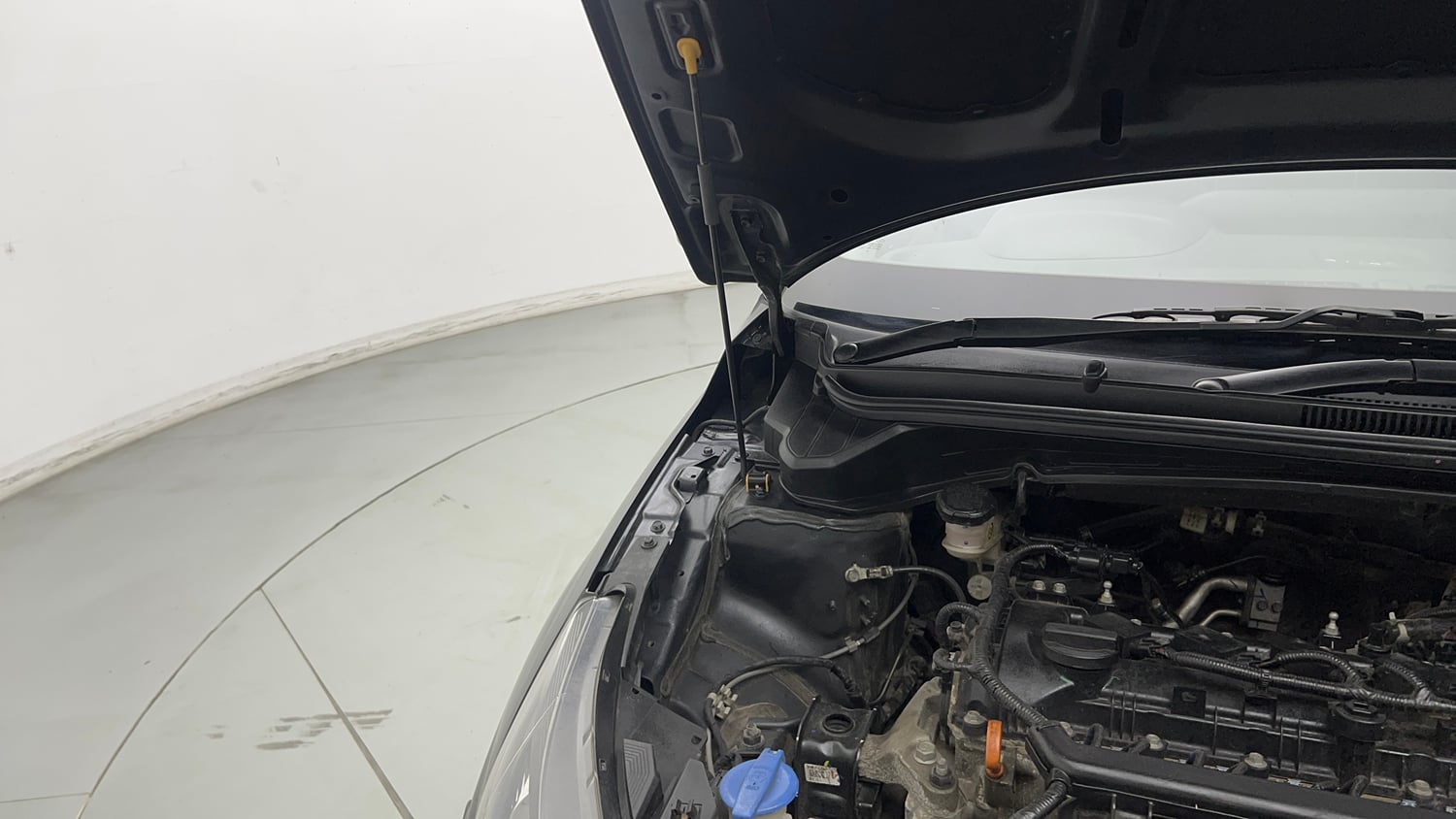 Used 2023 Hyundai New i20 Sportz 1.2 MT Petrol Manual engine ENGINE RIGHT SIDE HINGE & APRON VIEW