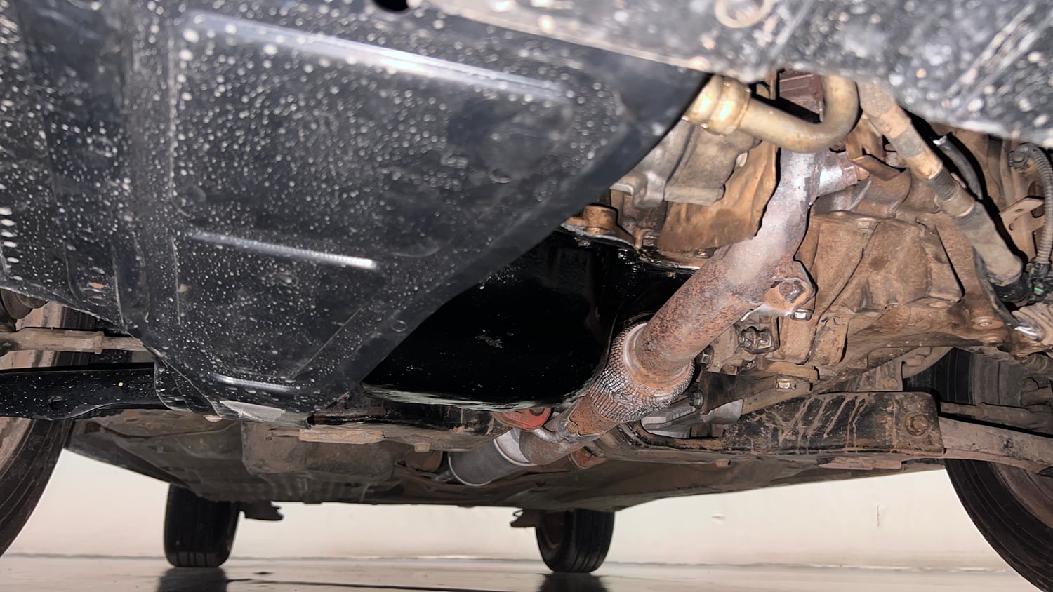 Used 2013 Volkswagen Polo Comfortline 1.2L (P) Petrol Manual extra FRONT LEFT UNDERBODY VIEW