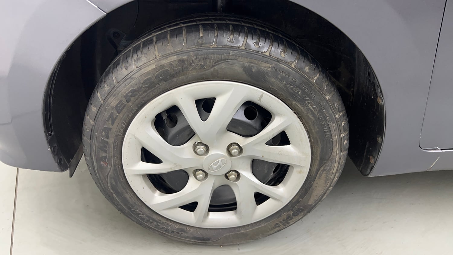 Used 2017 Hyundai Grand i10 Magna 1.2 Kappa VTVT Petrol Manual tyres LEFT FRONT TYRE RIM VIEW