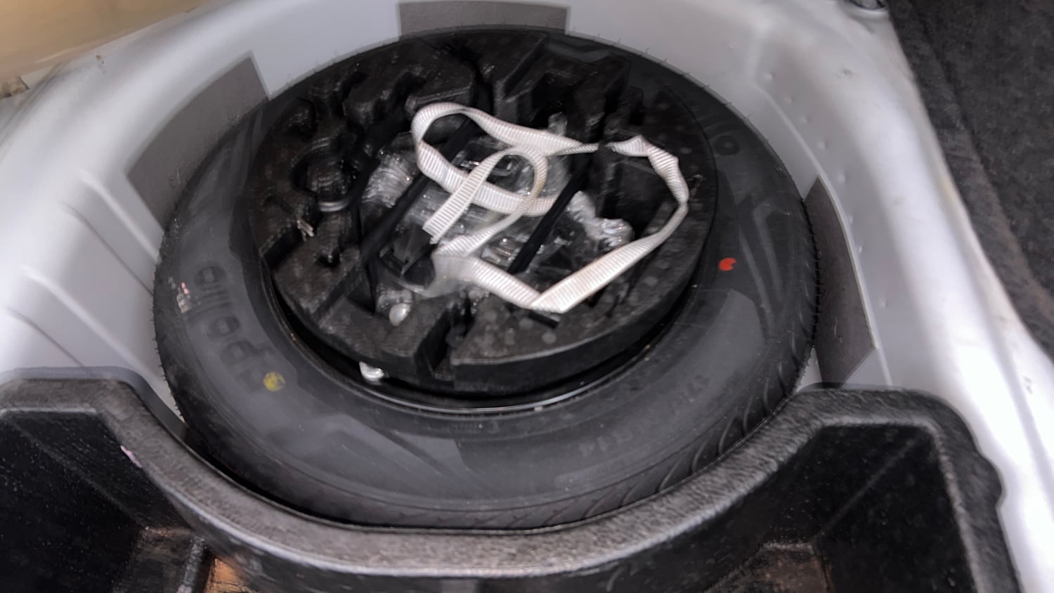 Used 2018 Skoda Rapid Style 1.6 MPI AT Petrol Automatic tyres SPARE TYRE VIEW