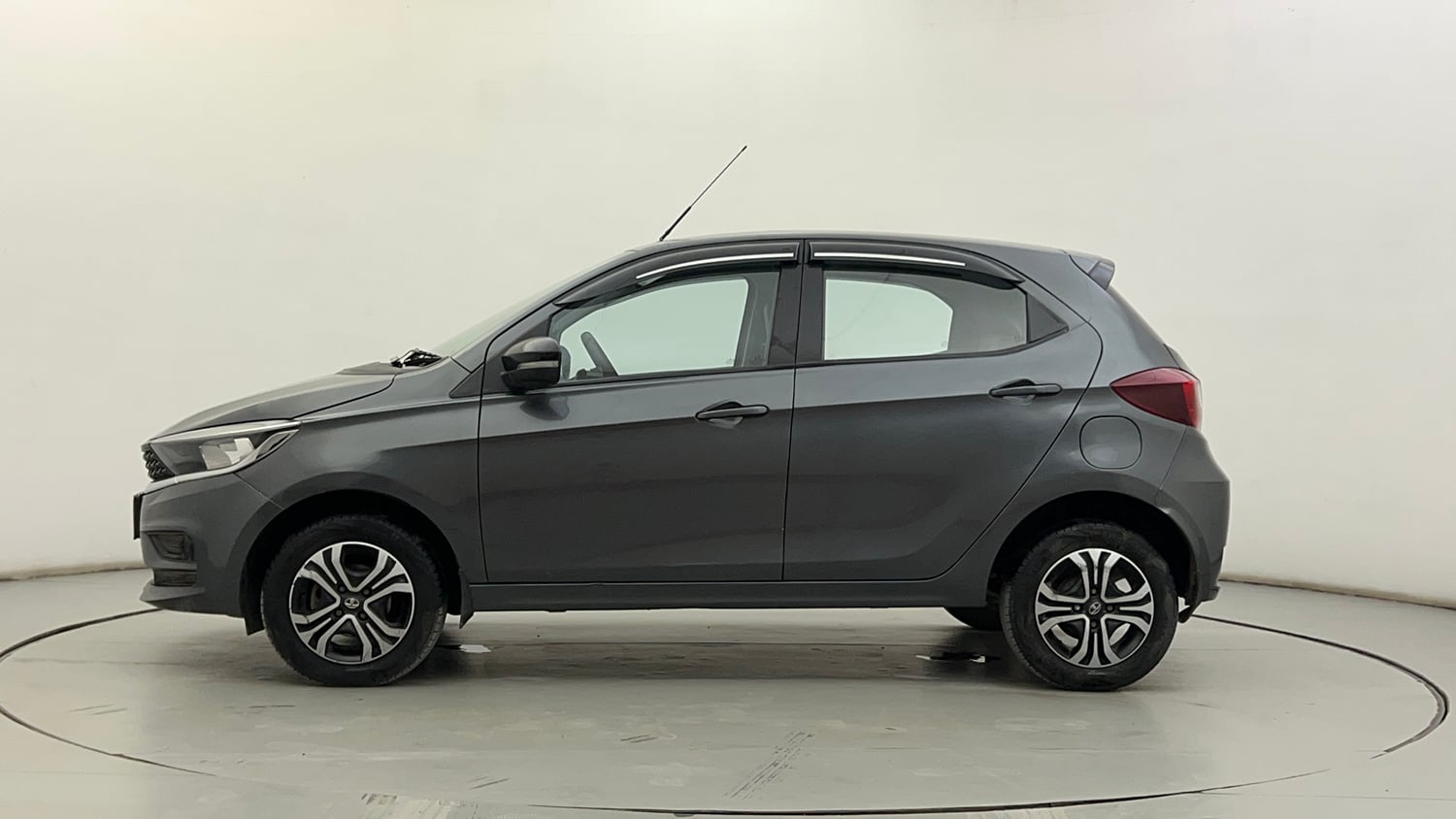 Used 2023 Tata Tiago XT CNG Cng Manual exterior LEFT SIDE VIEW