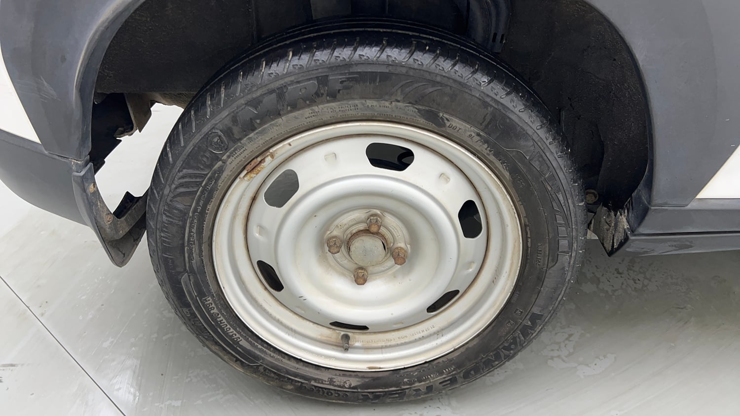 Used 2021 Nissan Magnite XE Petrol Manual tyres RIGHT REAR TYRE RIM VIEW
