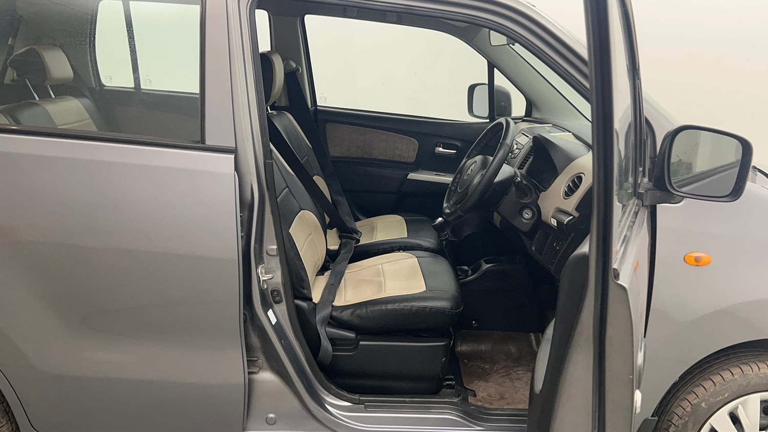 Used 2016 Maruti Suzuki Wagon R VXI Petrol Manual interior RIGHT SIDE FRONT DOOR CABIN VIEW