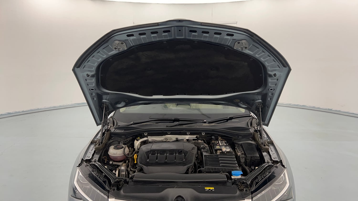 Used 2021 Skoda Superb L&K AT Petrol Automatic engine ENGINE & BONNET OPEN FRONT VIEW
