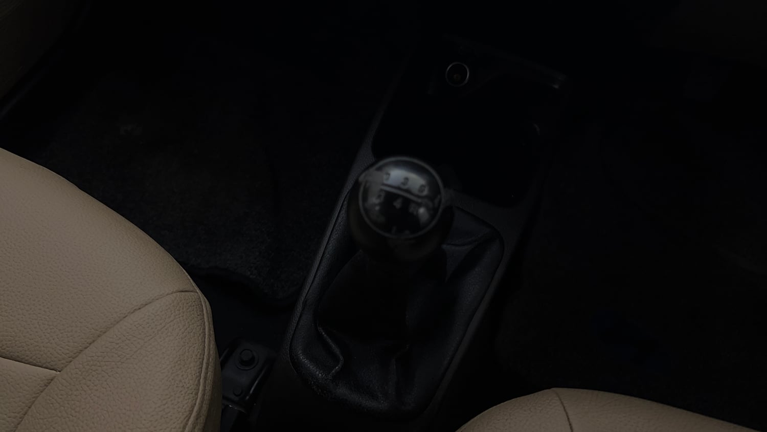 Used 2014 Hyundai Eon Magna + Petrol Manual interior GEAR  KNOB VIEW