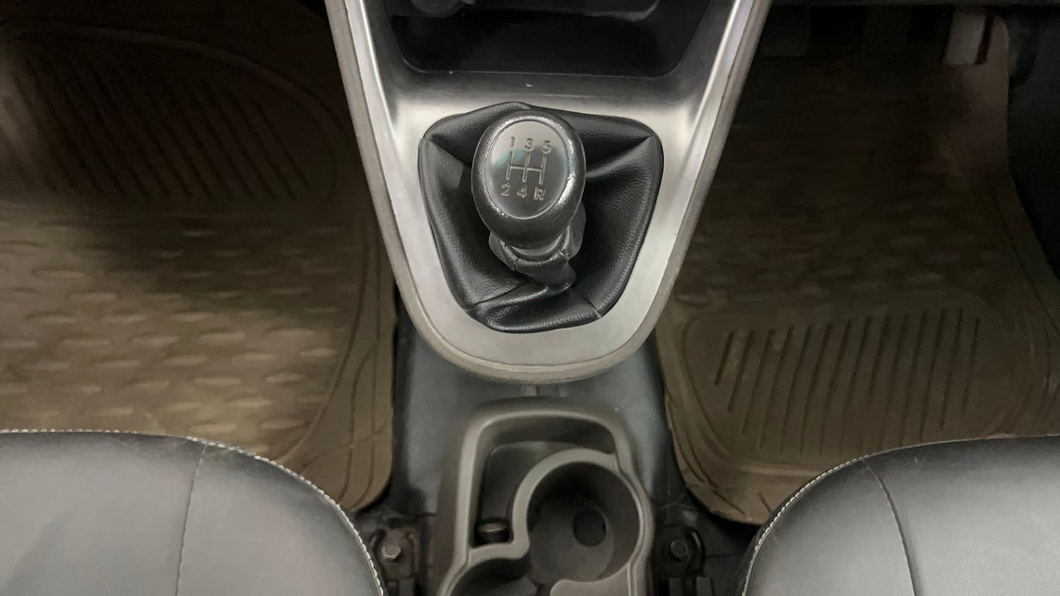 Used 2015 Hyundai i10 Magna 1.1 iRDE2 Petrol Manual interior GEAR  KNOB VIEW