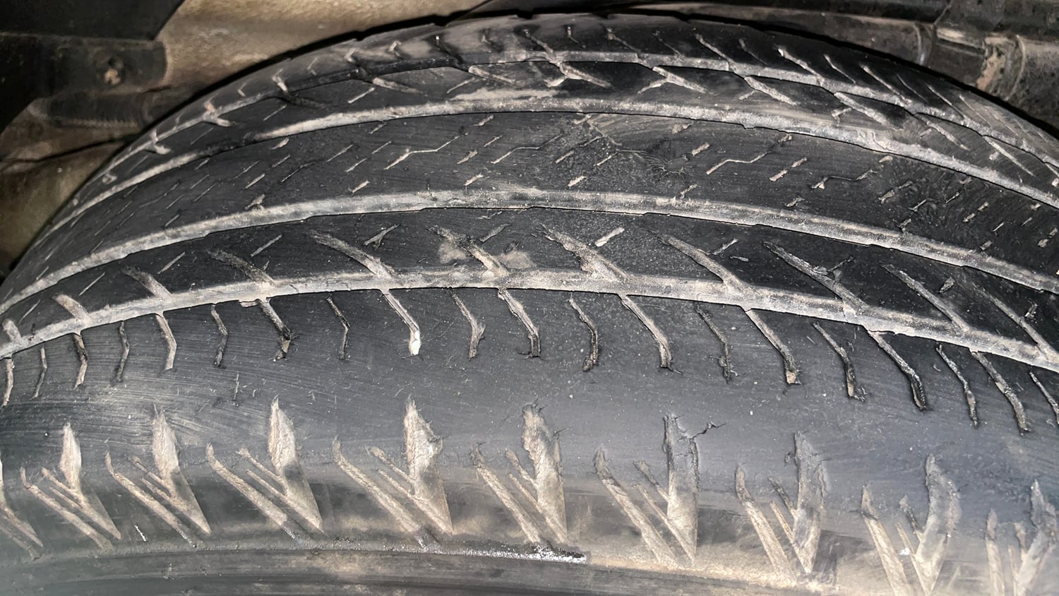 Used 2019 Mahindra XUV500 W11 Diesel Manual tyres LEFT REAR TYRE TREAD VIEW