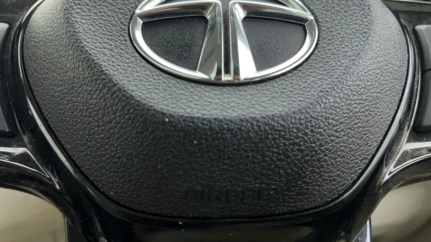 Used 2022 Tata Nexon XZA Plus (Premium) Petrol Automatic top_features Airbags