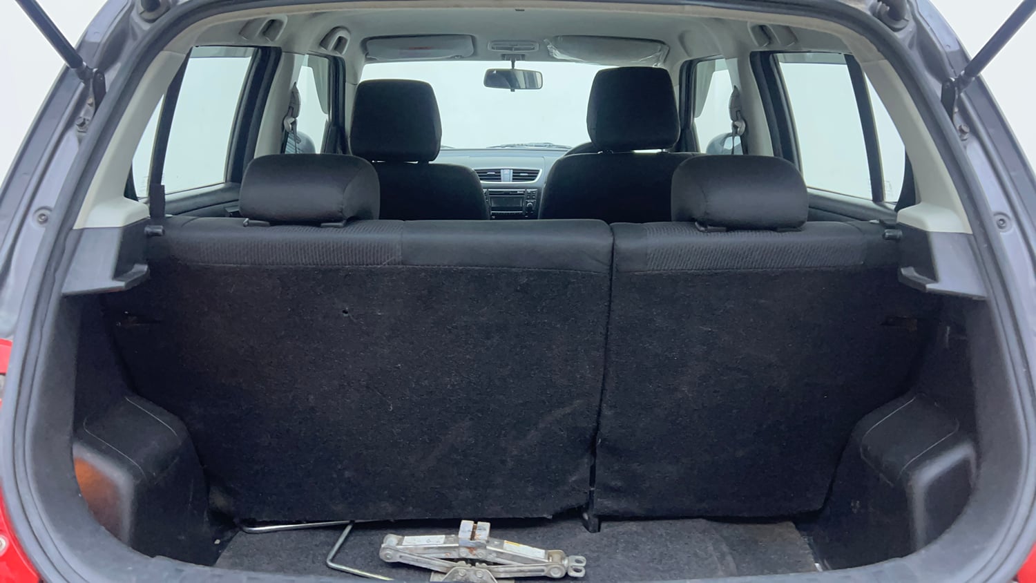 Used 2015 Maruti Suzuki Swift ZXi Petrol Manual interior DICKY INSIDE VIEW
