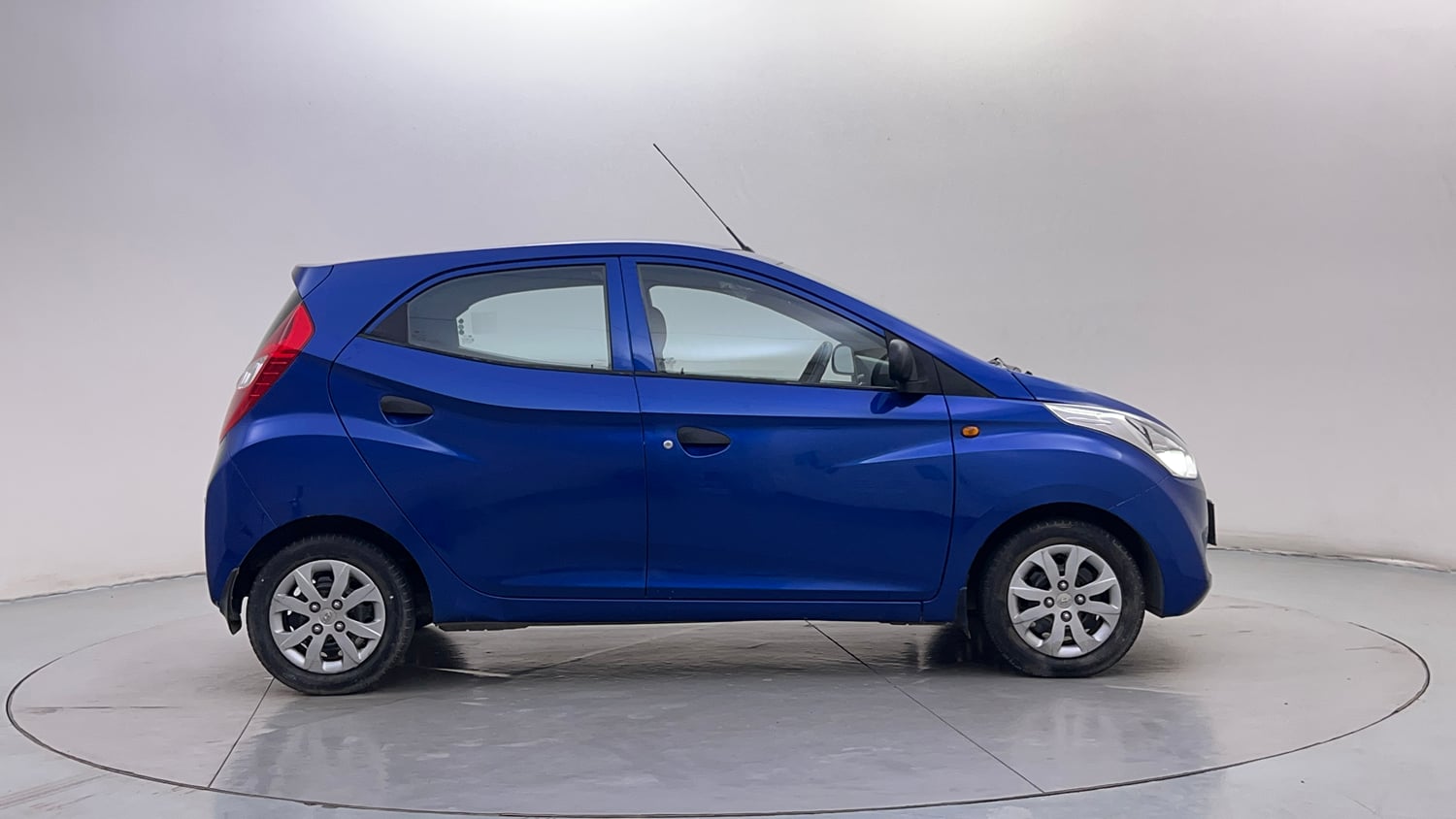 Used 2014 Hyundai Eon Magna + Petrol Manual exterior RIGHT SIDE VIEW