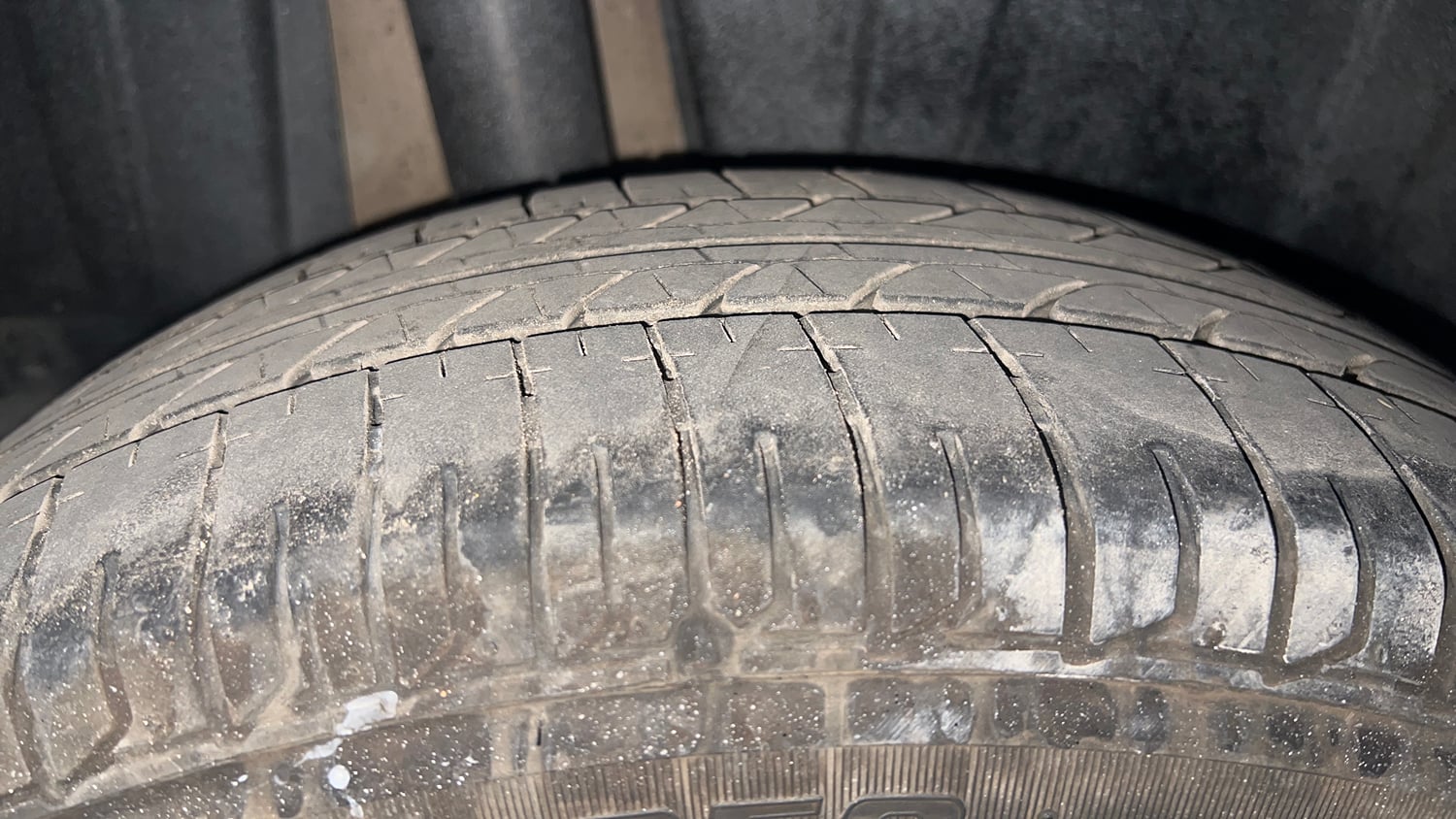 Used 2019 Maruti Suzuki New Ertiga ZXi AT Petrol Automatic tyres RIGHT REAR TYRE TREAD VIEW