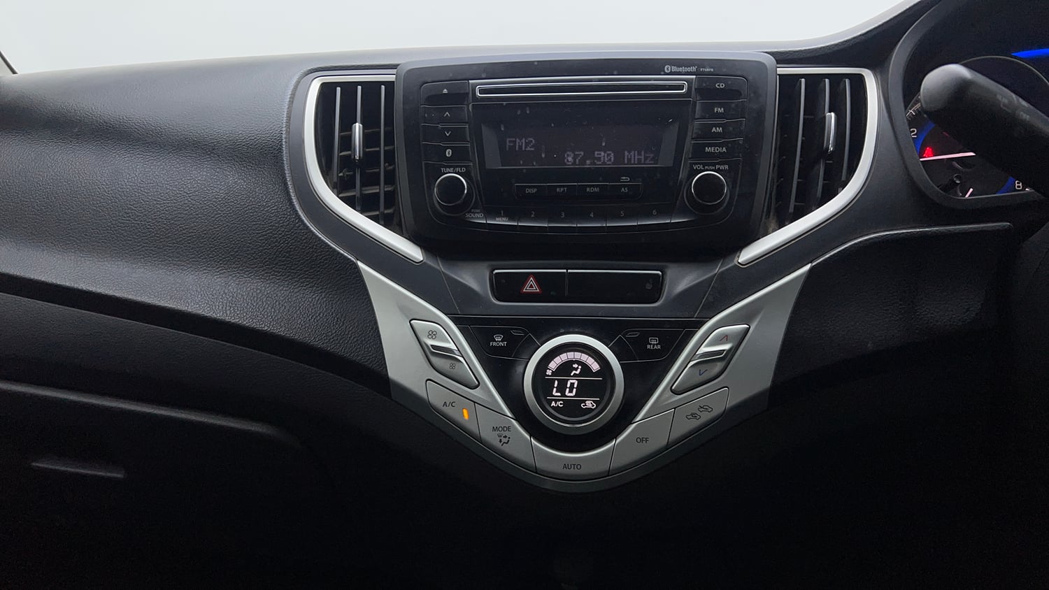 Used 2018 Maruti Suzuki Baleno Delta 1.2 Petrol Manual interior MUSIC SYSTEM & AC CONTROL VIEW