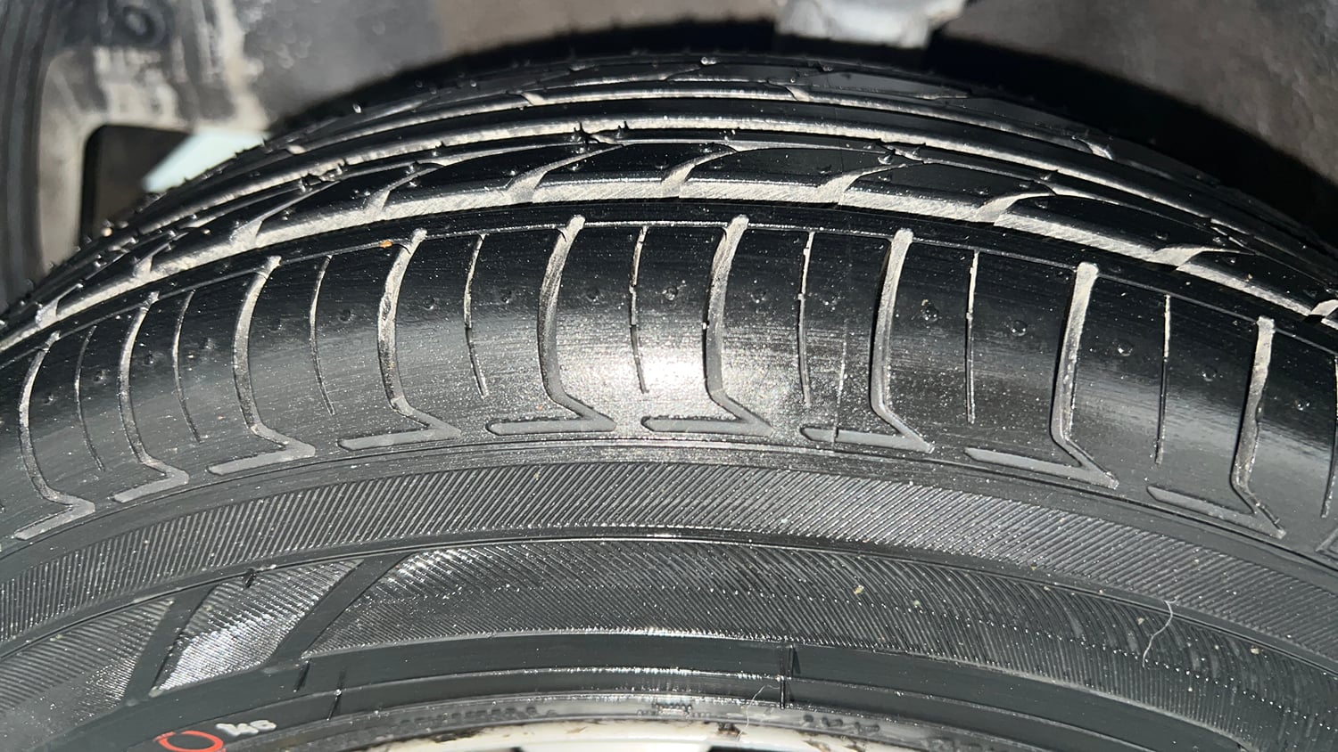 Used 2018 Hyundai Eon Era + AirBag Petrol Manual tyres LEFT FRONT TYRE TREAD VIEW