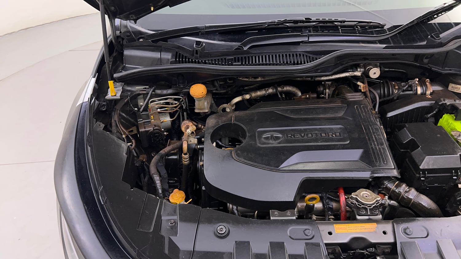 Used 2022 Tata Altroz XZ Plus Diesel Diesel Manual engine ENGINE RIGHT SIDE HINGE & APRON VIEW