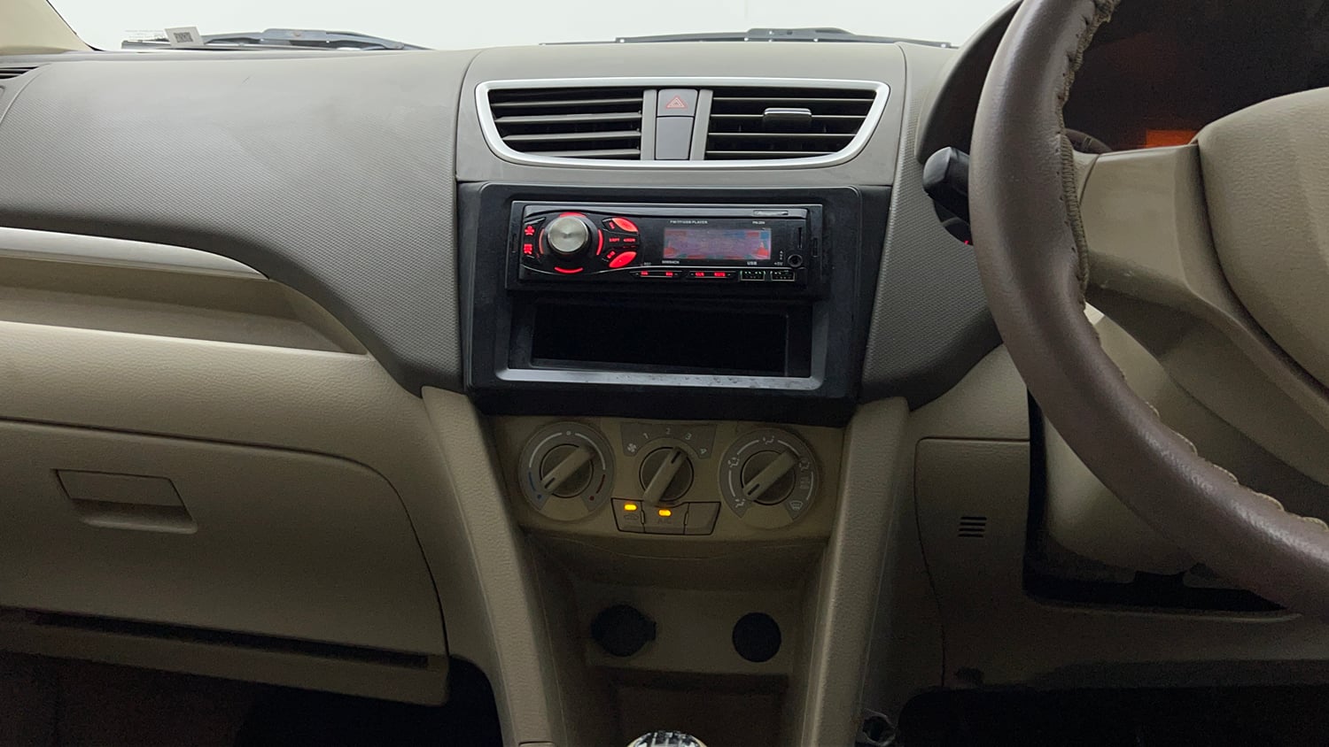 Used 2013 Maruti Suzuki Ertiga Vxi Petrol Manual interior MUSIC SYSTEM & AC CONTROL VIEW
