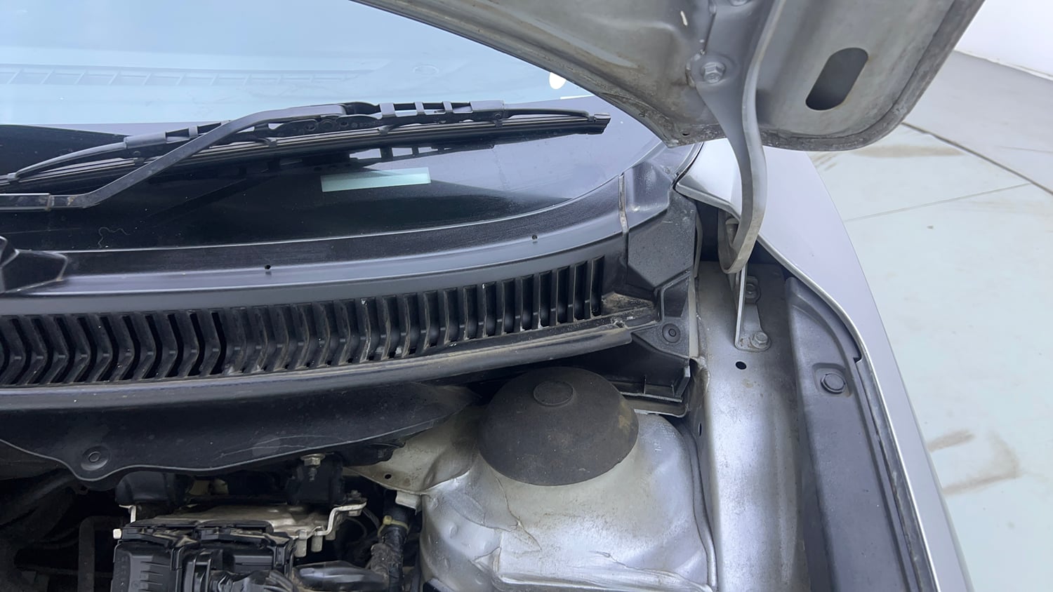 Used 2018 Maruti Suzuki Baleno Delta 1.2 AT Petrol Automatic engine ENGINE LEFT SIDE HINGE & APRON VIEW