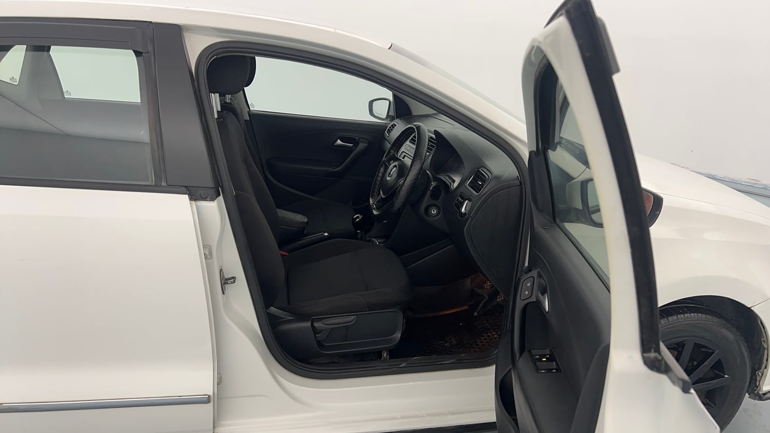 Used 2019 Volkswagen Polo Highline Plus 1.0 (P) Petrol Manual interior RIGHT SIDE FRONT DOOR CABIN VIEW