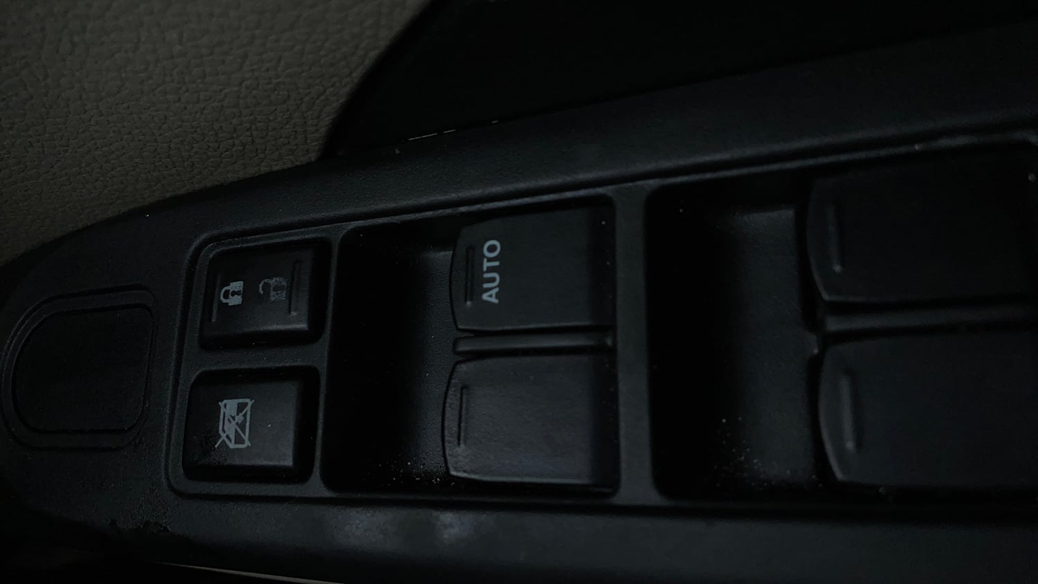 Used 2015 Maruti Suzuki Celerio VXi AMT Petrol Automatic top_features Central locking