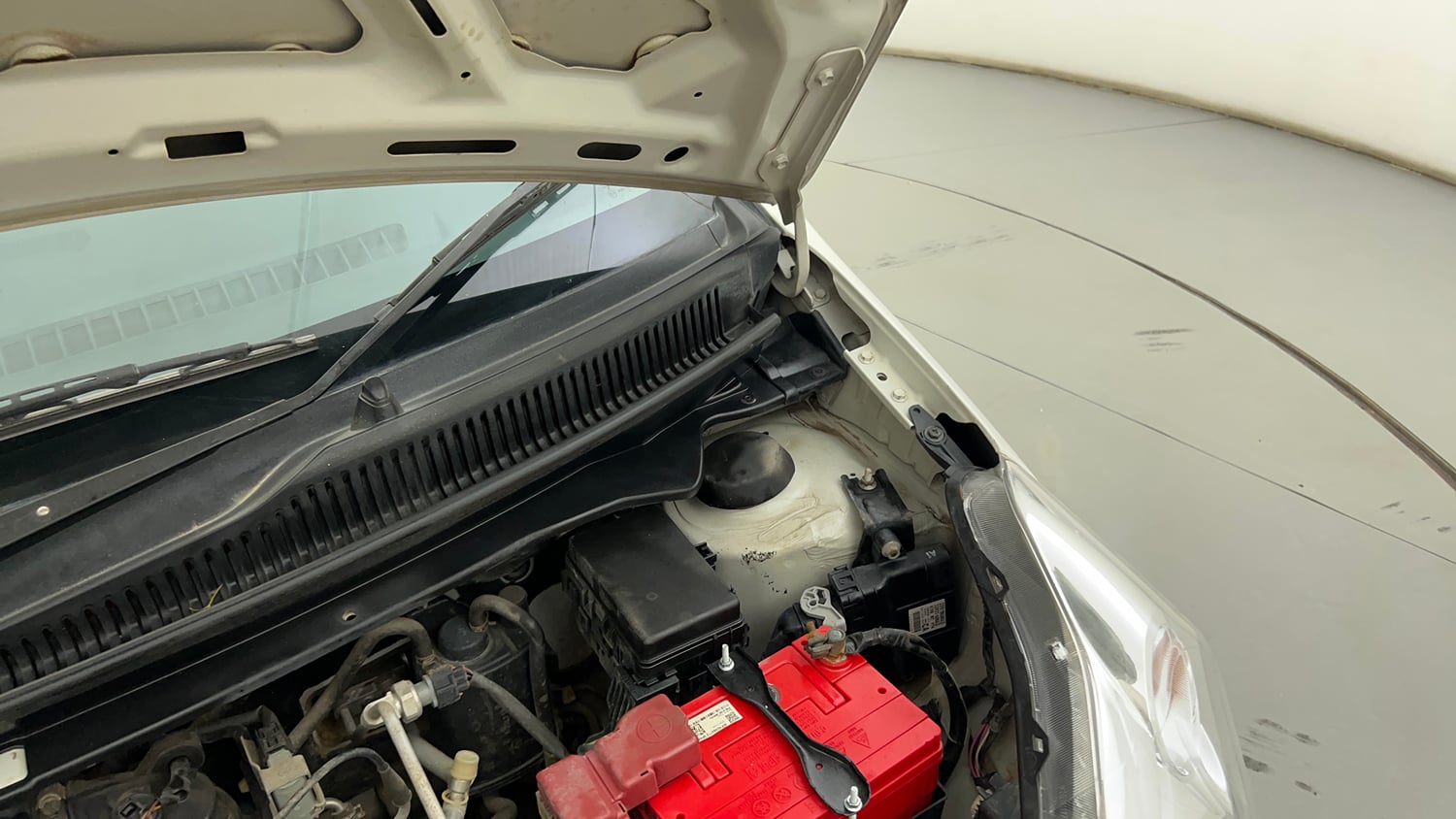 Used 2012 Maruti Suzuki A-Star Vxi Petrol Manual engine ENGINE LEFT SIDE HINGE & APRON VIEW