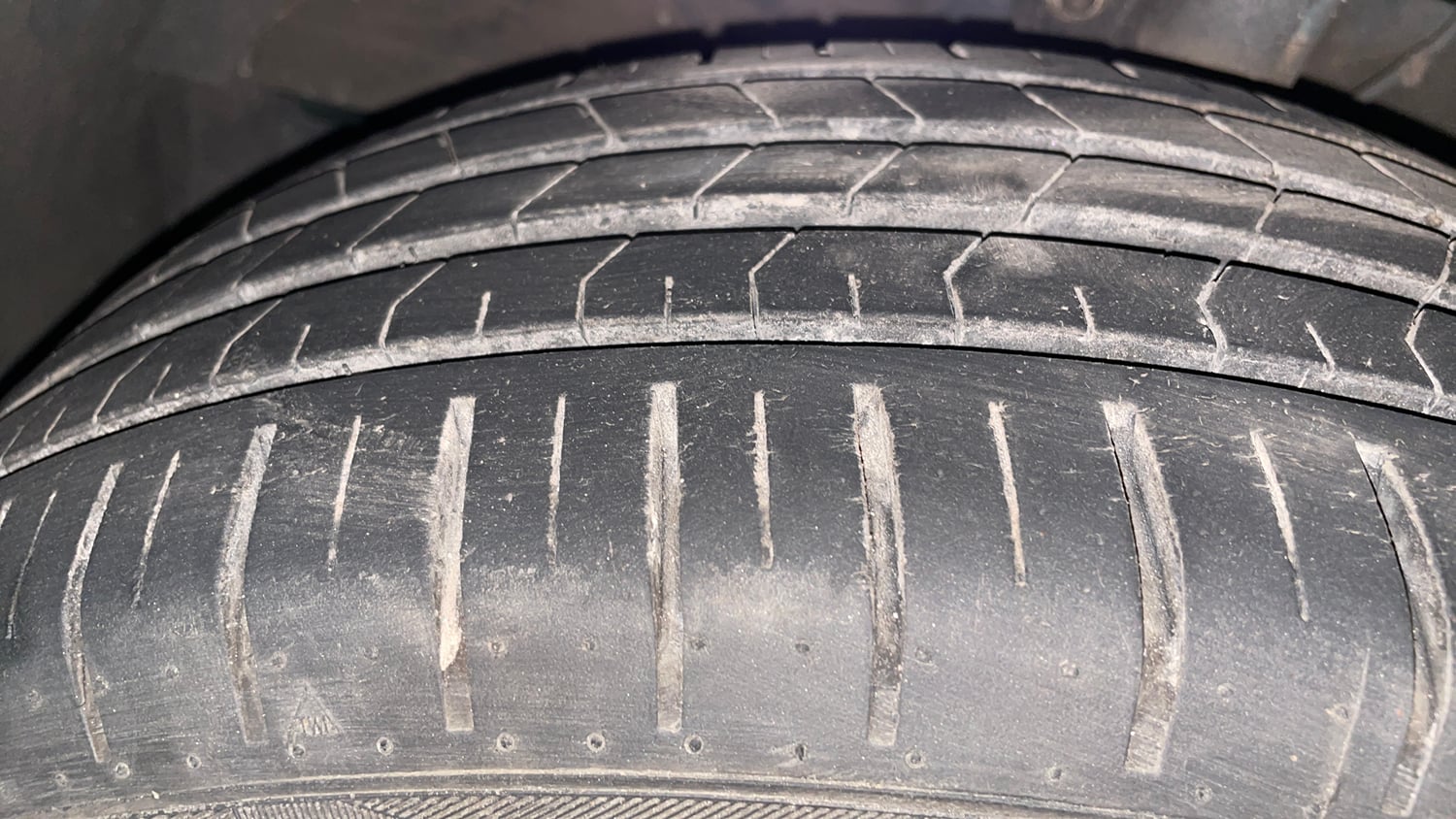 Used 2022 Toyota Glanza V CVT Petrol Automatic tyres LEFT FRONT TYRE TREAD VIEW
