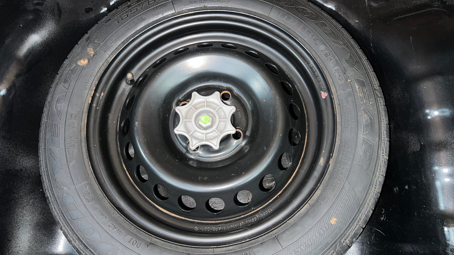 Used 2013 Hyundai Grand i10 Asta 1.2 Kappa VTVT Petrol Manual tyres SPARE TYRE VIEW